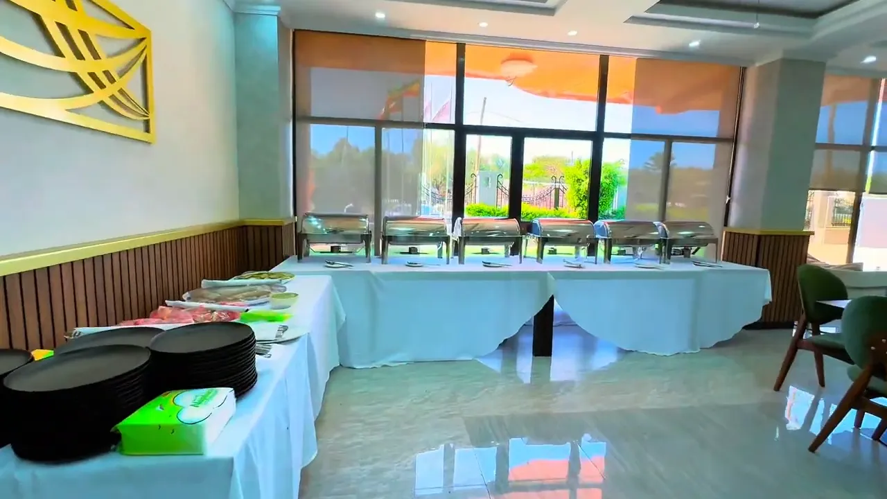 Hagarlawe Hotel Cafe Seating